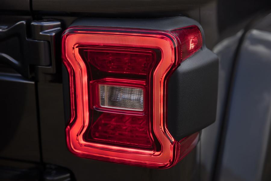 Детали экстерьера Jeep Wrangler Unlimited Sahara (JL) 2018 года  (NA) (фото 2 из 52)